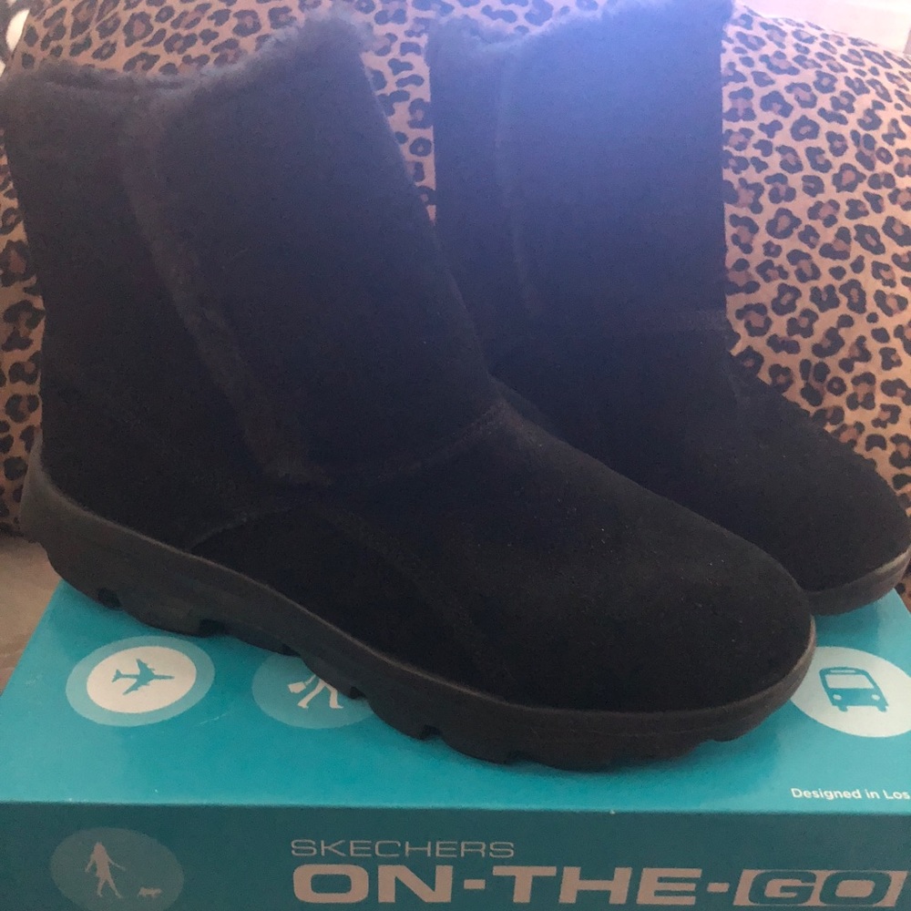 Sketchers comfy faux fur boots...super comfy sz8